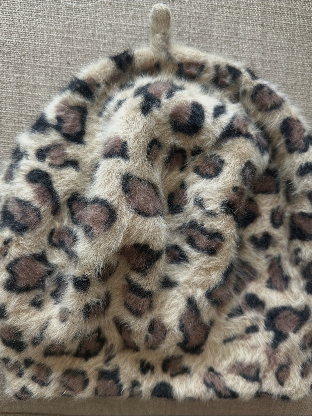 Charming Charlie Faux Fur Leopard Print hat.
41% real Angora rabbit hair - Picture 2 of 6